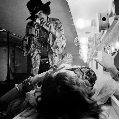 Jimi Hendrix Shoots Janis Joplin backstage at Winterland,1968